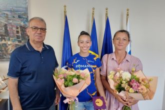 alexia dospin de la csm constanta felicitata personal de vergil chitac pentru medalia de aur obtinuta la campionatul european de atletism u23 6880c1646a79c