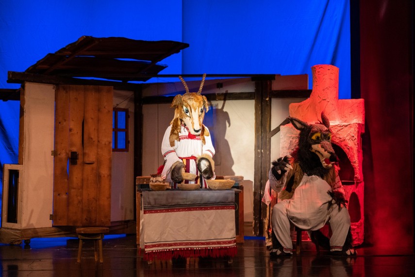 capra cu trei iezi la teatrul calutul de mare din constanta un spectacol de neratat pentru cei mici 686a9f49181c4