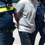 detalii socante din dosarul individului care si a injunghiat fosta iubita in tomis nord a fost urmarit de mai multi barbati iar politia a intrat cu forta in garsoniera 686318b4bb619