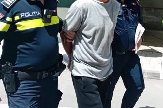 detalii socante din dosarul individului care si a injunghiat fosta iubita in tomis nord a fost urmarit de mai multi barbati iar politia a intrat cu forta in garsoniera 686318b4bb619