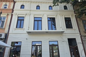 foto zona lupoaica se transforma o cladire istorica apartinand in prezent unui notar are o noua fatada 6863166e232a2