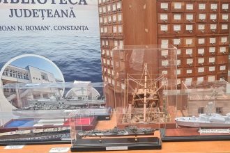mica expozitie de machete de nave pata de culoare de la dezbaterea marinari scriitori si scriitori marinari galerie foto 687ba35480652