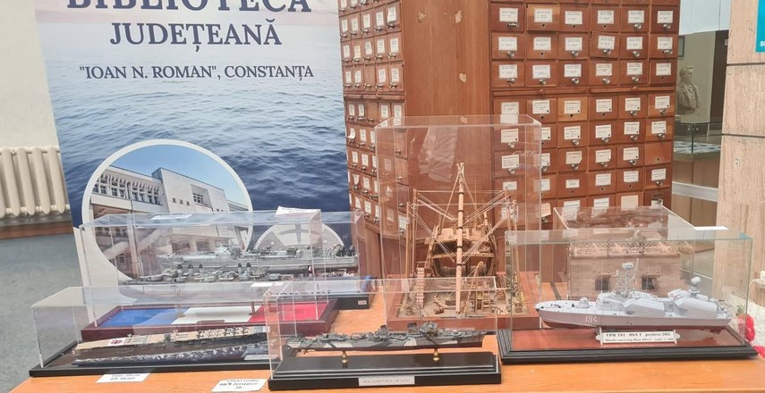 mica expozitie de machete de nave pata de culoare de la dezbaterea marinari scriitori si scriitori marinari galerie foto 687ba35480652