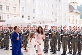 prima doamna a romaniei mirabela gradinaru a purtat o rochie semnata de andreea raicu la vizita oficiala din austria 6887ca985eeb8
