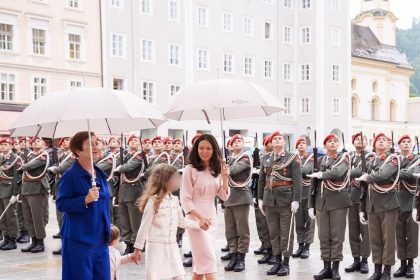 prima doamna a romaniei mirabela gradinaru a purtat o rochie semnata de andreea raicu la vizita oficiala din austria 6887ca985eeb8