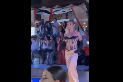 sabrina maneca voinea pe podiumul de moda la bukarest fashion week video 688087f14b104