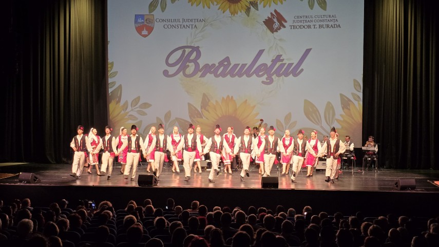 spectacolul brauletul si invitatii un adevarat succes ne am dorit o seara de suflet foto video p 6878bb0fbd03b