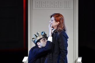 teatrului national din timisoara cu richard al iii lea de w shakespeare deschide o noua editie a stagiunii estivale a artelor spectacolului seas 2025 eveniment organiz 686fa02818673