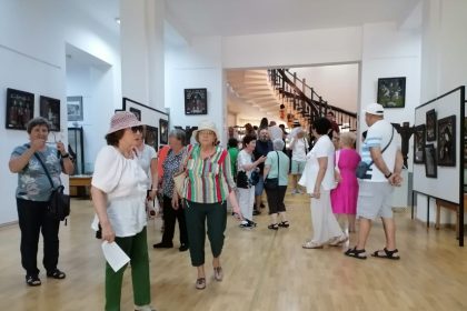 turisti din ploiesti fascinati de muzeul de arta populara constanta foto 686a6002aac4b