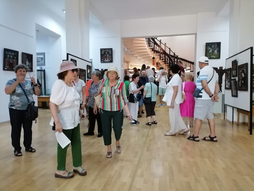 turisti din ploiesti fascinati de muzeul de arta populara constanta foto 686a6002aac4b