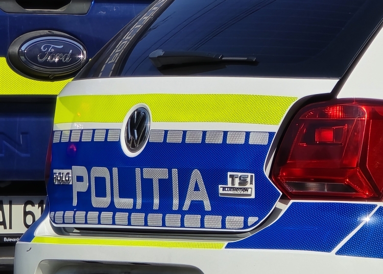 accident pe a2 un autoturism a intrat in parapet soferul a fost ranit 68a80e963dbee