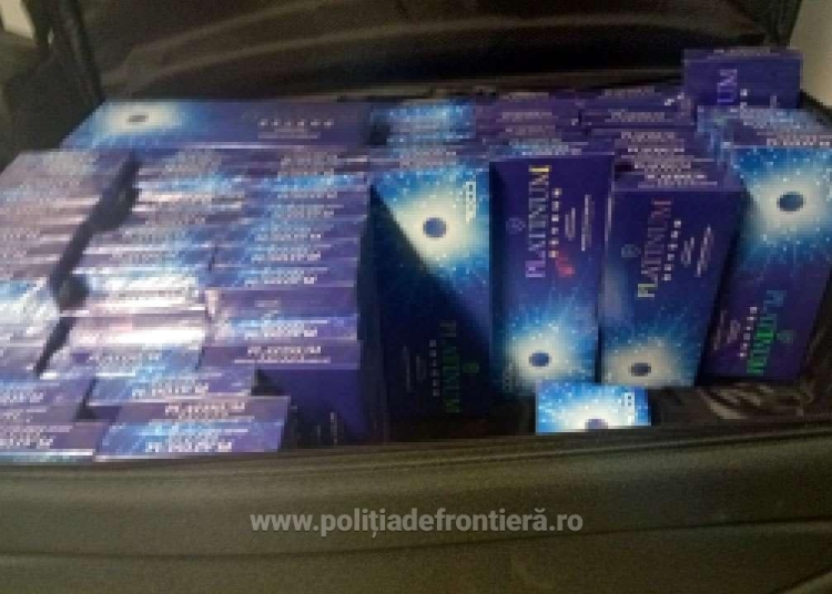 aproximativ 2 700 pachete cu tigari ascunse in bagajele a doi cetateni romani descoperite pe aeroportul otopeni 68a816cf2a22d