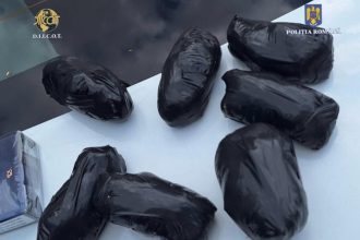 barbat prins in flagrant in timp ce detinea droguri pentru comercializare 68acdbdbcce5a