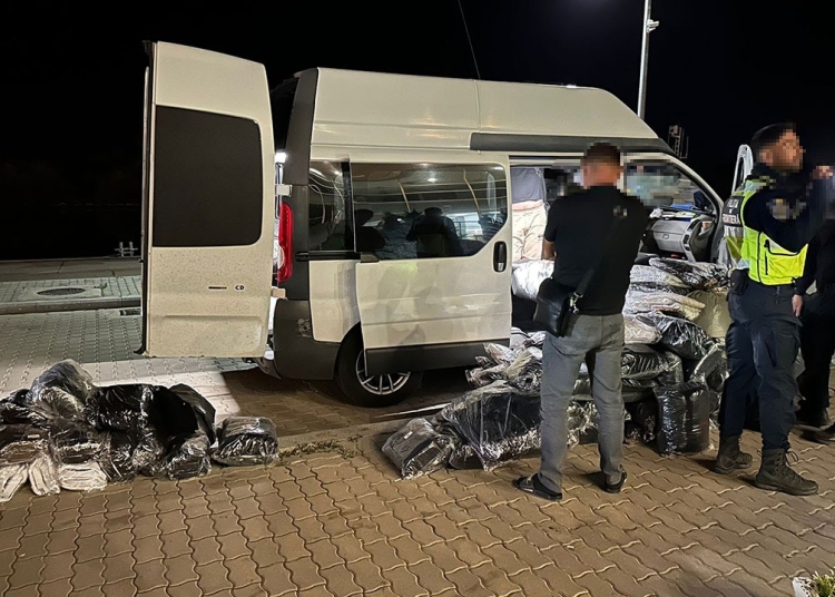 bunuri in valoare de peste 1 milion de euro susceptibile a fi contrafacute descoperite de politistii de frontiera din cadrul garzii de coasta 68ac37ef7ed6a