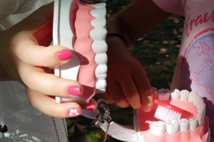cum sa ai grija de zambetul tau lectii de igiena dentara pentru copii la navodari dr damasaru preventia este mai usoara si mai placuta decat tratamentul 68a85e43f2346