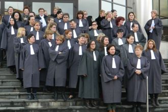 dupa protestul magistratilor a venit randul grefierilor sa sisteze activitatea 68b01ab669e15