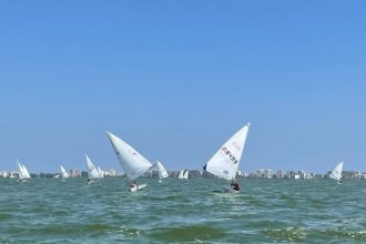 federatia romana de yachting organizeaza campionatul national de dinghy la constanta printre participanti se numara si ebru bolat cea mai buna velista a romaniei 68a90637a99cd