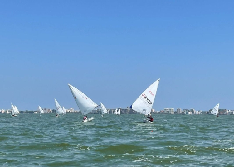 federatia romana de yachting organizeaza campionatul national de dinghy la constanta printre participanti se numara si ebru bolat cea mai buna velista a romaniei 68a90637a99cd