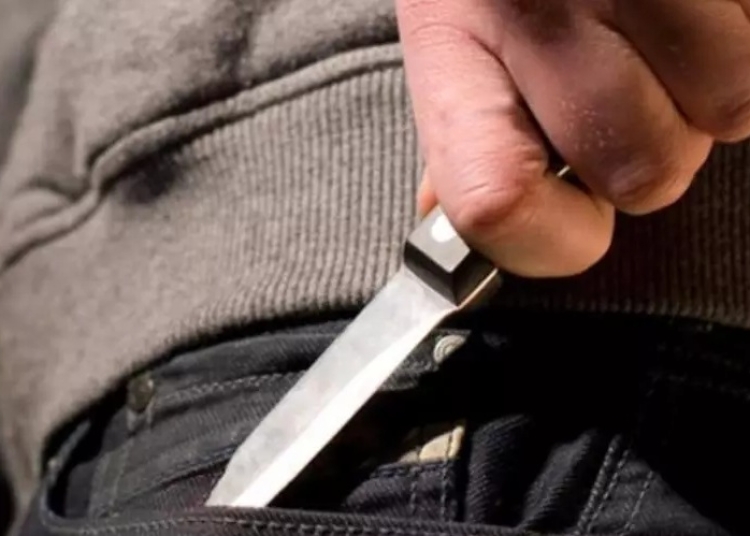 femeie din limanu amenintata cu un cutit de fostul concubin pentru a o face sa se impace cu el 68b0d58bf3fe8