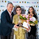 final spectaculos la festivalul national al cantecului si dansului popular romanesc mamaia 2025 irina loghin a primit trofeul mamaia nostalgia p 68b306d3e297d