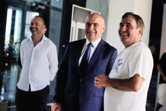 foto ilie bolojan in vizita la academia hagi acesta inseamna respect pentru romania 689f614fd3823