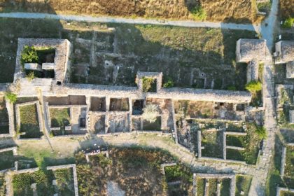 foto tezaur descoperit de arheologi la cetatea histria monede antice si bijuterii din metale pretioase din perioada romana au fost scoase la lumina 68aaeccceee28