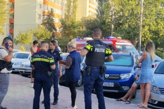 fotovideo trei barbati injunghiati intr un bar din tomis nord agresorul prins pe o strada din municipiu 68b3fcf735bb3