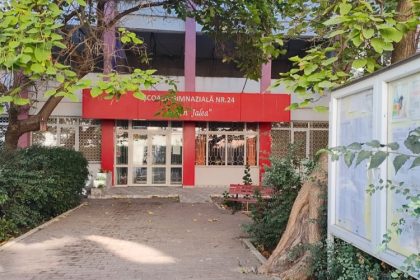 galerie fotovideo haos la inceput de an scolar elevii de la scoala gimnaziala nr 24 ion jalea relocati in palas parintii sunt revoltati ce spune seful isj constanta sorin mihai 68a8f609b3a45