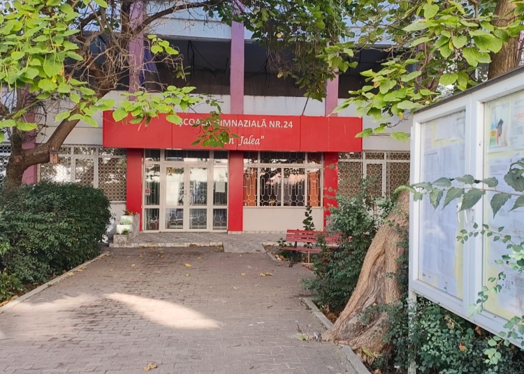 galerie fotovideo haos la inceput de an scolar elevii de la scoala gimnaziala nr 24 ion jalea relocati in palas parintii sunt revoltati ce spune seful isj constanta sorin mihai 68a8f609b3a45