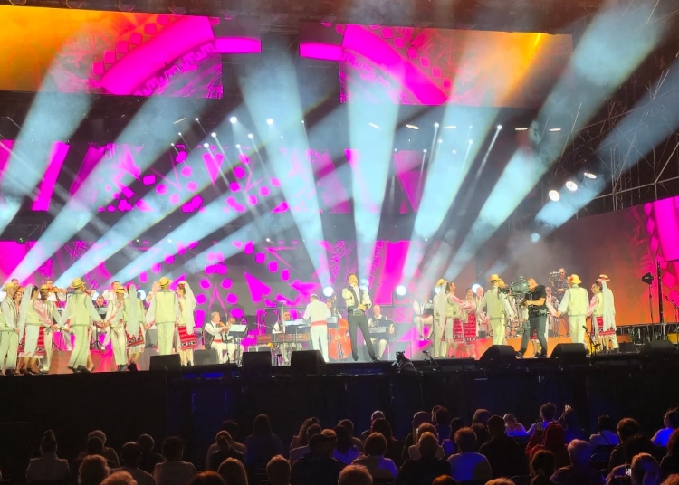 impreuna prin cantec prima seara a festivalului national al cantecului si dansului popular romanesc mamaia 68b03e04a26a4