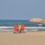interventie de urgenta pe plaja 2 mai doua persoane au fost scoase din mare de salvamari o femeie este in coma 68a7070f075de