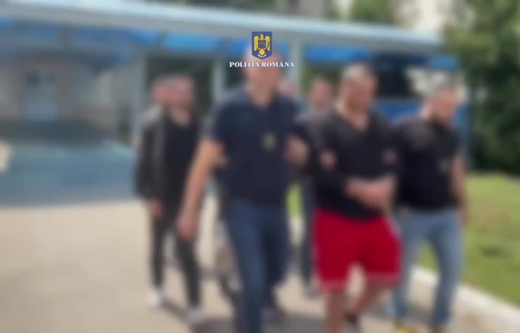 mai multi urmariti international printre care si un violator din constanta adusi in tara de politia romana se ascundeau in germania italia si anglia 68a980f30a99d