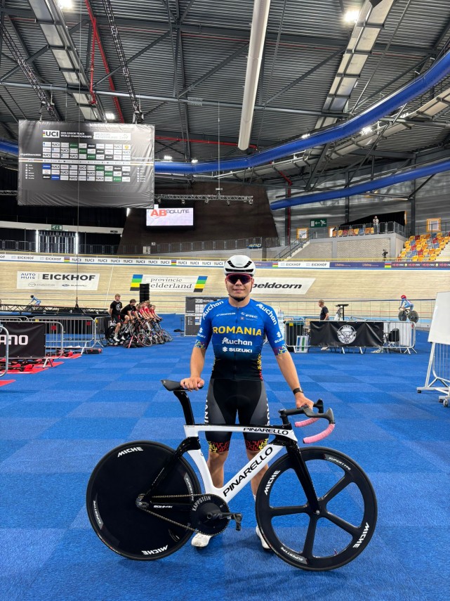 matei paris de la csm constanta reprezinta romania la campionatul mondial de velodrom pentru juniori foto 68a5d217e6b16