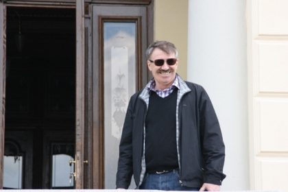 milionarul georgescu din tulcea vrea sa extinda o casa din zona peninsulara intr un bloc cu agentie de turism la parter 68a8fbee473e4