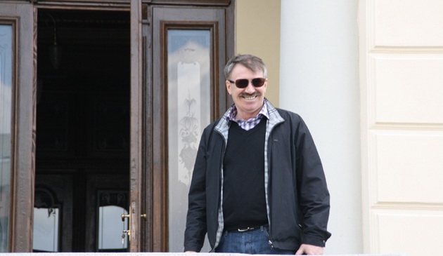 milionarul georgescu din tulcea vrea sa extinda o casa din zona peninsulara intr un bloc cu agentie de turism la parter 68a8fbee473e4