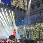 prima seara a festivalului national de muzica usoara mamaia editia 2025 12 concurenti de la ambele sectiuni urca pe scena fotovideo 68a89bae1e4c4