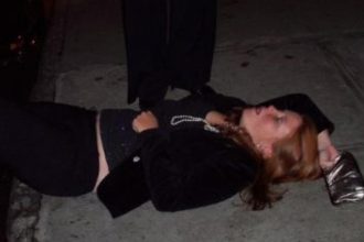 rupta de beata o mama si a pierdut fetita de 2 ani pe strada in toiul noptii 68af1a37e0389