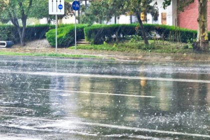 se strica vremea constanta sub cod galben de ploi vijelii si descarcari electrice 68a86f31a8a4d