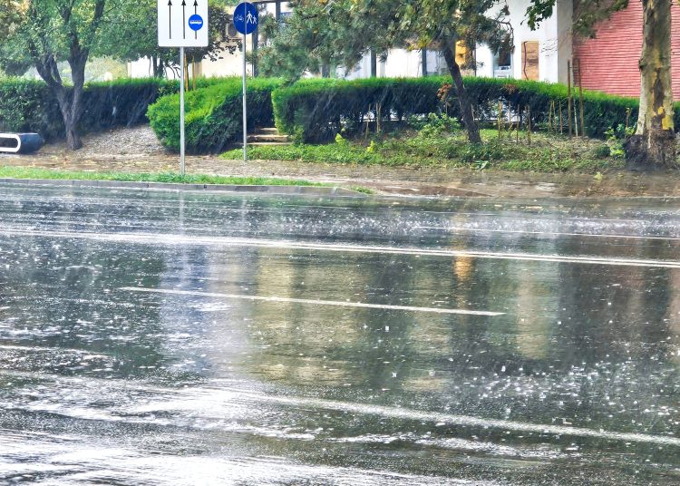 se strica vremea constanta sub cod galben de ploi vijelii si descarcari electrice 68a86f31a8a4d