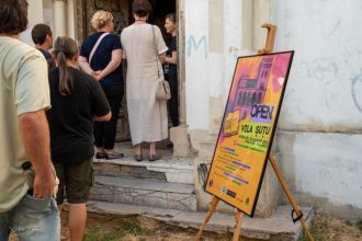 sute vizitatori au fost prezenti la evenimentul open vila sutu galrie foto p 68a70ae81bbed