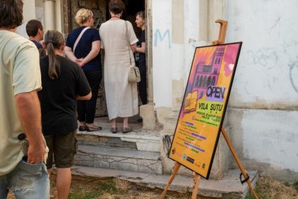 sute vizitatori au fost prezenti la evenimentul open vila sutu galrie foto p 68a70e6e4e211