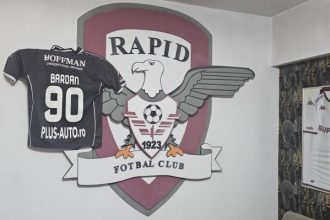 tricoul fotbalistului antoine baroan a ajuns la tuzla in casa in care rapidul e mereu pe primul loc ai facut o familie fericita galerie foto 689f40a2bf36f