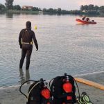 un cunoscut medic si fiul sau de doar 13 ani sunt cele doua persoane inecate in lacul snagov dupa ce le a prins furtuna in larg 68a9985b637d7