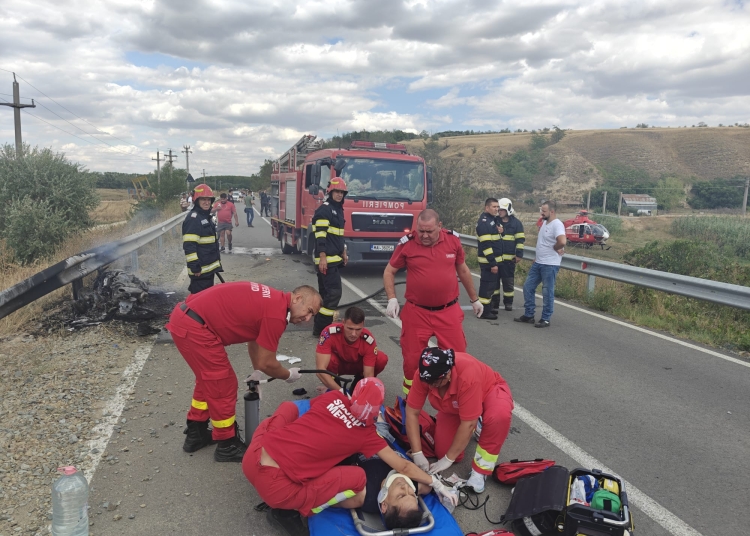 video accident cu doua motociclete dintre care una a luat foc au intervenit pompierii si elicopterul smurd 68ab82aec81c9