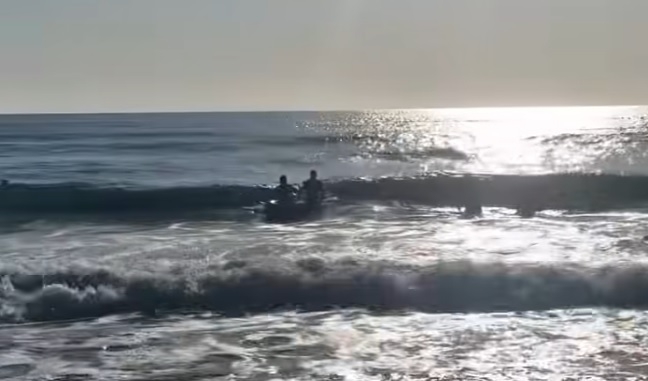 video dimineata cu pericol la eforie doi adolescenti salvati dupa ce au fost dusi in larg de curenti 68b2e99a35abe