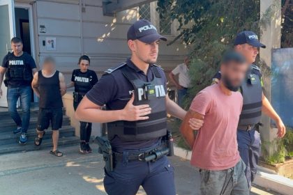 video doi indivizi au furat bani si bunuri de valoare dintr un hotel din eforie au fost retinuti 68a6f7b0557ec