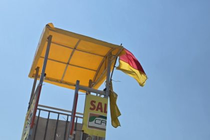 video turist incatusat si amendat in statiunea venus dupa ce a refuzat sa iasa din mare in ciuda steagului rosu 68a8550e48b43