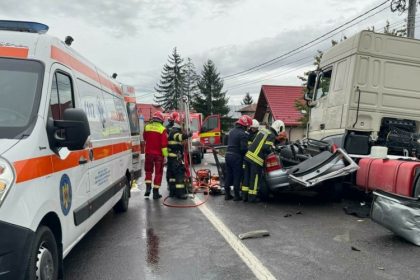 accident mortal pe dn7 la bascov trei persoane au murit intr o coliziune intre un autoturism si un autocamion 68ca740122fde