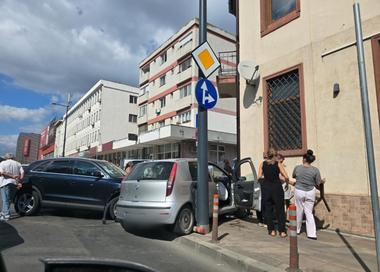 accident rutier intre doua masini in centrul orasului constanta trei victime intre care un minor 68ce988bb8a19