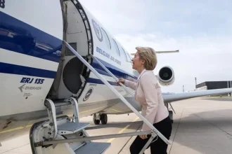 avionul in care se afla presedinta comisiei europene a aterizat fortat dupa ce rusii i ar fi dezactivat navigatia gps 68b56febe0833